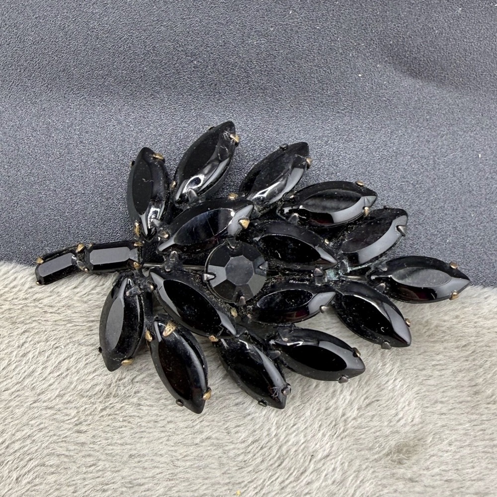 Vintage Regency Brooch Black Enamel Black Rhinestone‎ Japanned